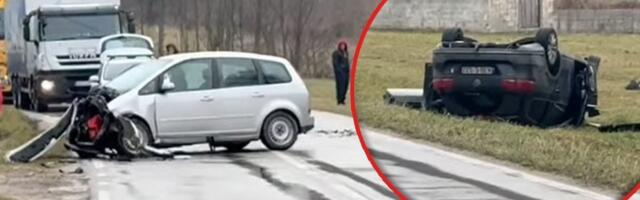 IMA MRTVIH I TEŠKO POVREĐENIH! Stravična nesreća, automobili uništeni, jedan leteo nekoliko metara! (UZNEMIRUJUĆI VIDEO)
