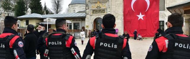 PLANIRALI NAPADE TOKOM BOŽIĆA I 1. JANUARA: Uhapšeno 115 muškaraca, evo šta je policija pronašla kod njih