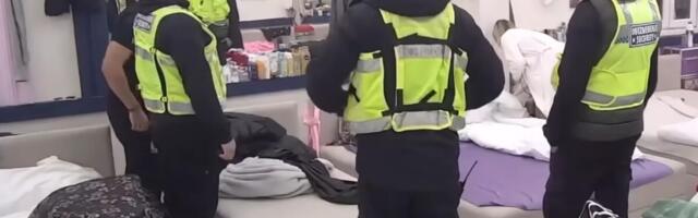 SNIMAK JE DOKAZ DA "LAŽE ČIM ZINE!" Obezbeđenje Pinka na meti - hteo da probije ŽIVI ZID pa ZAKUKAO, pogledajte ovo