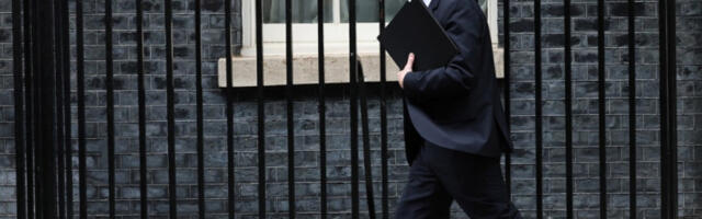 Стармер: Моја влада неће пасти, победићу на следећим изборима