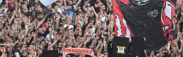 Hrvatske zastave na večitom derbiju! /GALERIJA/