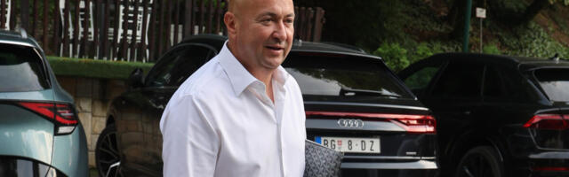 "SIN MI JE DEBIL" Pevač opasno potkačio naslednika, sve oči uprte u njih! ŠTA BI OVOM ČOVEKU?