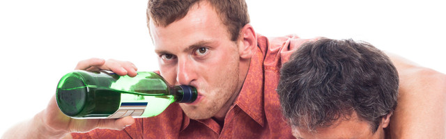 Sretnu se dva pijanca kad jedan kaže "mogu li ja da prođem kroz vas dvojicu"...