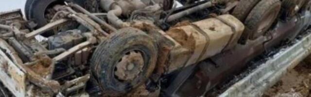 KAMION SE PREVRNUO, MEŠTANI UZNEMIRENI! Jeziva slika kod Batočine, poledica izazivao HAOS! (FOTO)