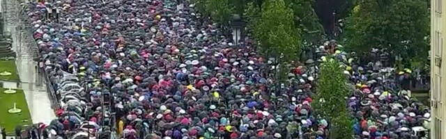 Nezadovoljstvo jače od nevremena: Ogroman broj ljudi na četvrtom “Protestu protiv nasilja“