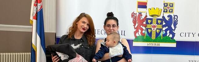 Podeljeno 150 auto-sedišta majkama novorođenčadi iz Leskovca