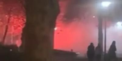 ŽESTOKA TUČA U VUKOVARU: Sukob Delija i Bed Blu Bojsa?! Krš i lom na sve strane, gori grad!