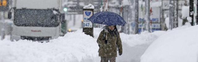 ZAPADNA EVROPA OKOVANA LEDOM! Haos u Parizu, kolone duge 1.000 KILOMETARA: Avioni ne lete, vozovi stoje, a temperature padaju na JEZIVIH MINUS 12! (FOTO, VIDEO)