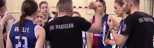 BRUKA I SRAMOTA! Trenera Partizana napravio SKANDAL na večitom derbiju sa Zvezdom! (VIDEO)