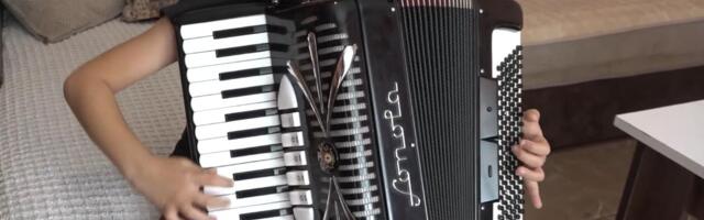 PRVO MESTO ZA MALOG LAZARA, VIRTUOZA NA HARMONICI, VEĆOJ OD NJEGA! Đak drugak osnovne iz Tovariševa pobedio na međunarodnom takmičenju, počeo sa 4 godine VIDEO