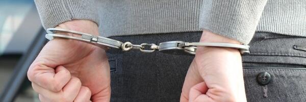 Akt terorizma: Tri osobe, od koje su dve maloletne, uhapšene zbog pokušaja napada na Banku Amerike