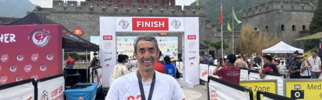 Nastavak tradicije poznatog advokata! Maratonac Vučić Šćepanović čestitao Kuriru rođendan sa Kineskog zida! (FOTO)