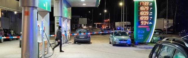 Ljudi moji, da li je to moguće?! Stravičan čeoni sudar pri izlasku sa pumpe (VIDEO)