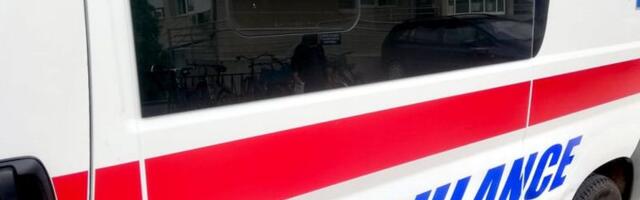 Dve devojčice na električnom skuteru sudarile se s automobilom u Guberevcu, jedna prebačena u UKC Niš