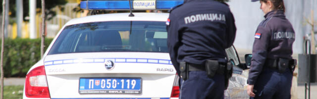 DETALJI NASILJA NA VOŽDOVCU Tinejdžer tukao drugaricu zbog duga, pa je udario kolima