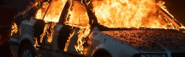 Podmetnut požar na kući i BMW-u stranih tablica! Buktinja na Zvezdari