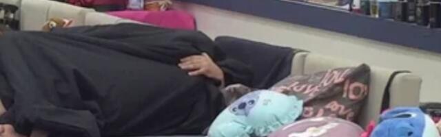 Asmin i Maja u vreloj akciji pred svima, stenju na sav glas: Stanija ušla, a njen bivši verenik trese krevet