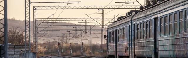 HOROR NA PRUZI, MIGRANTU VOZ PREŠAO PREKO NOGE: Nesreća u Đevđeliji, Alžirac sa stravičnim povredama prebačen u bolnicu