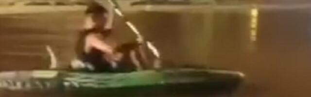 Dečko s Bežanije pobedio, kajakom na poplavu (VIDEO)