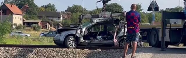 KAMERE USNIMILE TRAGEDIJU! Oglasio se Dačić: Taksista je prošao na crveno na pruzi!