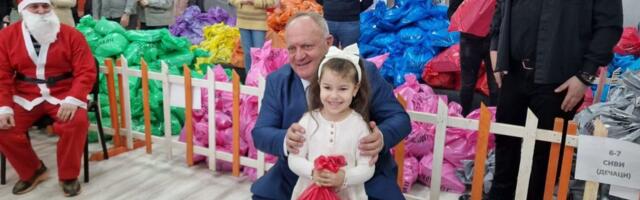 Novogodišnji paketići stigli i do 691 deteta iz grdeličkog kraja
