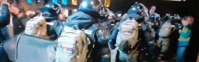Žandarmerija se pozdravlja s građanima, oni im aplaudirali (VIDEO)