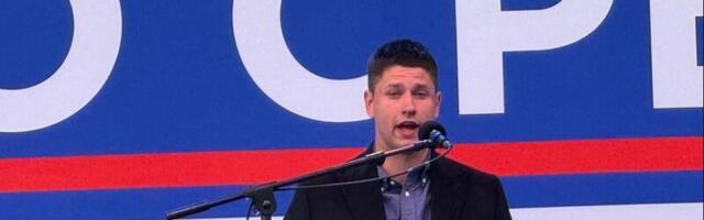 STUDENT MILOŠ PAVLOVIĆ NA SVENARODNOM SKUPU: Ponosam sam na heroje koji su večeras došli ovde da odbrane našu zemlju (FOTO)