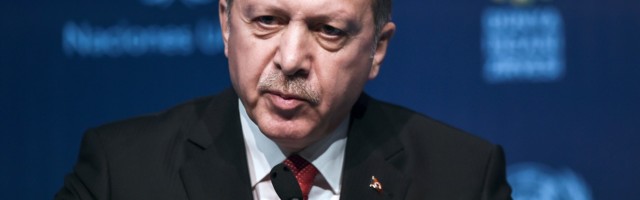 Erdogan ponovio da je Makron mentalno oboleo i pozvao na bojkot francuske robe