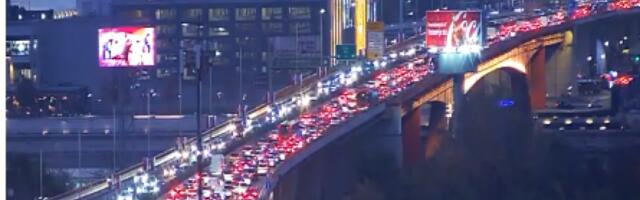 NA GAZELI NEMA GDE IGLA DA PADNE Ogromne gužve u Beogradu, popodnevni kolaps napravio HAOS (FOTO)