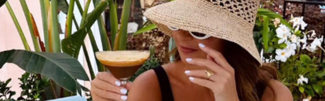 Posle Grčke voditeljka se zaputila na Bliski istok: Oko nje raskoš, noge - u prvom planu "Ovo je tihi luksuz"