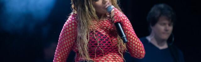 BABA ANE NIKOLIĆ PROSLAVILA 87. ROĐENDAN! Pevačica sa sestrom iznenadila voljenu osobu! (FOTO)