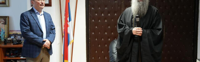 Патријарх Порфирије посетио Универзитетску дечију клинику у Београду