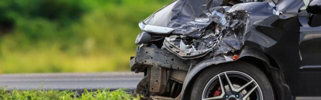 Sleteo sa puta, zaštitna ograda prošla kroz automobil! Jeziva nezgoda na putu Mladenovac - Topola