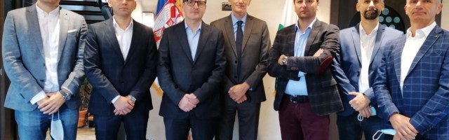 SPREMAN PRVI KONTEJNER JABUKA ZA INDIJU: MK Group sa svojom kompanijom članicom Agrounijom širi izvozni portfolio