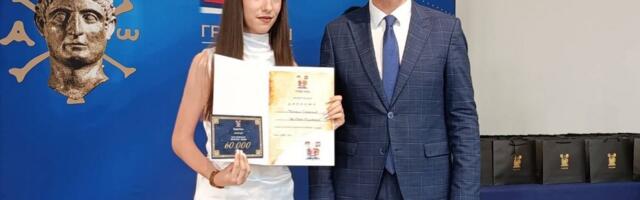 Đacima generacije u Nišu podeljeno po 60.000 dinara