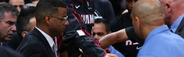 Au, kakav pad! Jović pokušao da zakuca, pa doživeo povredu: Ludi Srbin, smeje se dok je krvav! /VIDEO/