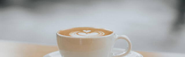 Dnevno konzumiranje kafe i čaja može smanjiti rizik od demencije i očuvati mozak