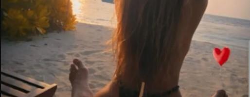 SLOBA I JEJA SE OPUSTILI: Ona u toplesu, on uživa u pogledu: Lepo je more, ali i Jelena (FOTO)