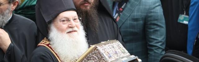 Ko je iguman manastira Vatoped? Otac mu nestao u ratu, on završio u ozloglašenom zatvoru, a cela Srbija se poklonila svetinji koju je doneo
