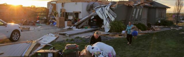Tornada rušila zgrade i kuće na američkom Srednjem zapadu