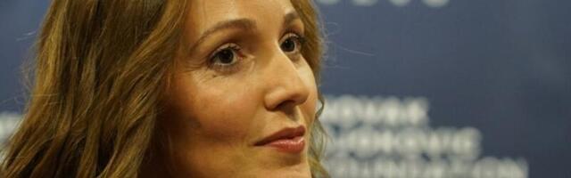 CRNA JELENA... Žena Đokovića iz Marbelje tvrdi "Vlada je pala", a Vlada već pala...