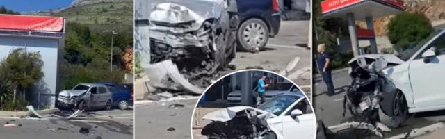 Snimak stravične nesreće u Budvi u kojoj su povređeni Srbi! Automobili smrskani kao konzerve, delovi svuda po putu (VIDEO)