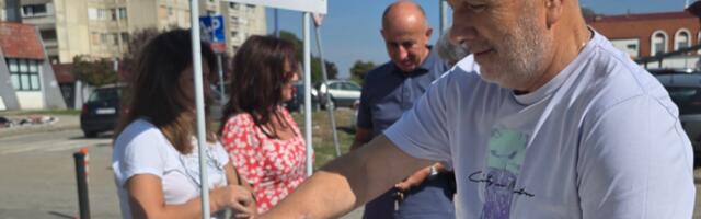 Kragujevčani se odazvali akciji sakupljanja staklene ambalaže, zauzvrat dobili poklone (FOTO)