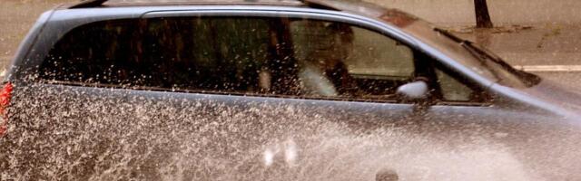 Pokrenuto klizište zbog obilnih padavina! Palo 70 litara kiše za kratko vreme, oštećen i put