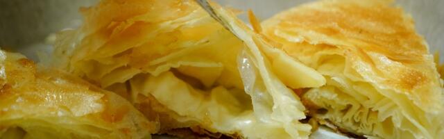 Kupio burek u pekari, pa pretrnuo kad je uzeo zalogaj: Svašta su ljudi nalazili u hrani, ali ovo NIKAD