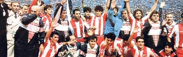 "Pevala je tad cela planeta, da je naša Zvezda prvak sveta" (Video/Foto)