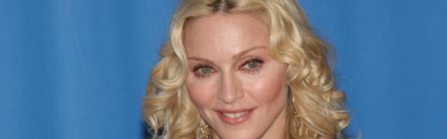 MADONA SE VRAĆA: Ovo su zvezde u njenom spotu