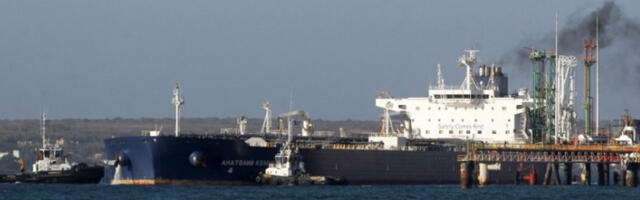 Цена нафте пала на мање од 100 долара по барелу