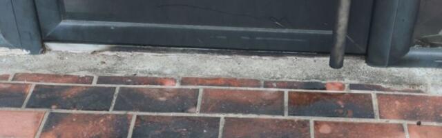 "PRETILA MI JE I REKLA DA ĆE MI POSLATI MAFIJAŠE"! Oglasio se vlasnik pogrebne radnje na koju je bačen Molotovljev koktel - HAOS U RIPNJU!