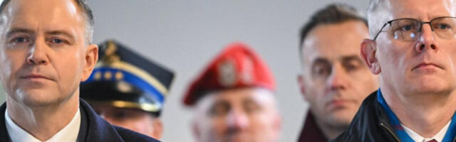 Шеф пољског безбедносног бироа поднео оставку због спора са владом